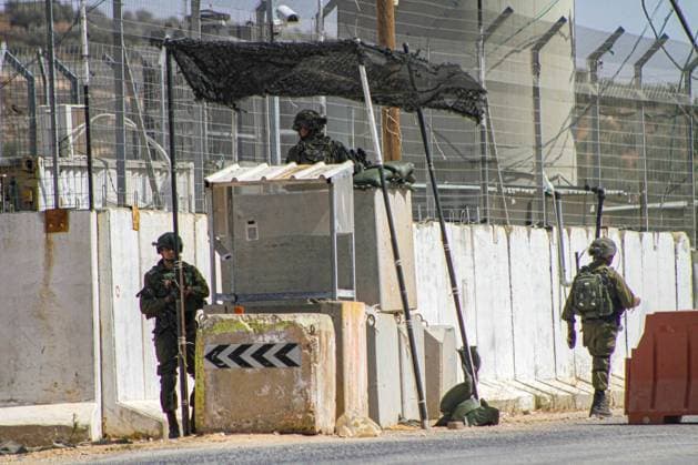 September 29, 2023, Nablus, Palestine: Israeli soldiers stand alert around an Israeli checkpoint near the Palestinian town of Beit Furik, east of Nablus, in the northern West Bank. A speeding car tried to run over a number of occupation soldiers stationed at the checkpoint they were guarding, which led to their alert. Nablus Palestine - ZUMAs197 20230929_aab_s197_011 Copyright: xNasserxIshtayehx