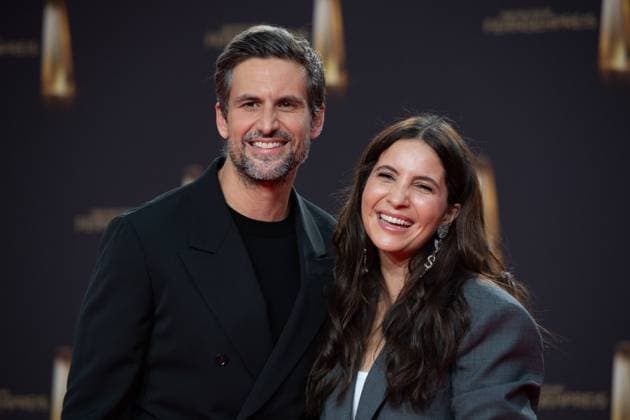 Tom BECK, actor, and partner Chryssanthi KAVAZI, red carpet, red carpet show, arrival, arrival, German Television Award ceremony, The German Television Award 2023, German Television Award 2023 at MMC Studios Cologne, on 28 09 2023.