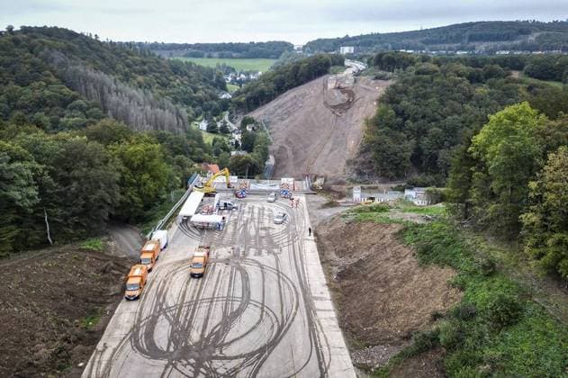 <p>Spatenstich für die neue Rahmedetalbrücke am Donnerstag den 5. Oktober in Lüdenscheid. Deutschland NRW Lüdenscheid Copyright: RalfxRottmann