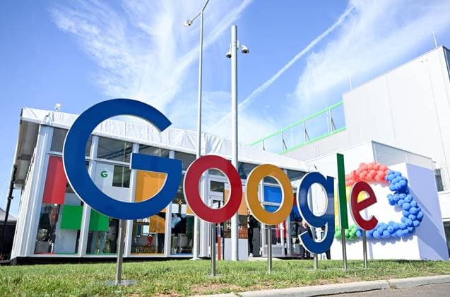 06 10 2023, xpsx, local Hanau Google opens its first own cloud data center v l Google logo branding exterior view, Hanau Hesse Germany DEU