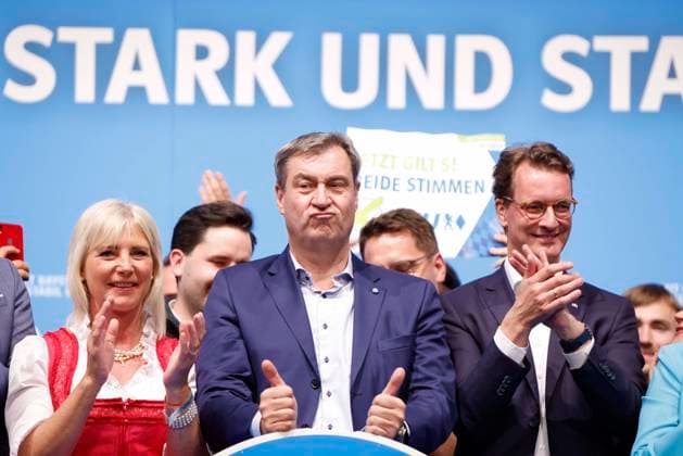 CSU final rally on 06 10 2023 in the Löwenbräukeller in Munich Markus Söder Prime Minister of Bavaria , left Hendrik Wüst Prime Minister of North Rhine-Westphalia , right at the CSU final rally before the state elections in Bavaria xMSx