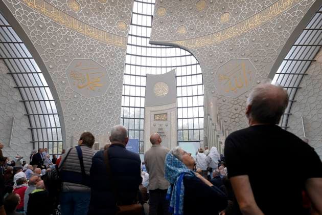 Interior view of the DITIB Central Mosque in Ehrenfeld on the Day of the Open Mosque At the Central Mosque in Cologne, a muezzin has been allowed to call people to prayer via loudspeaker on Fridays since 2022 Topic image, symbol image Cologne, 03 10 2023 NRW Germany Copyright: xChristophxHardtx