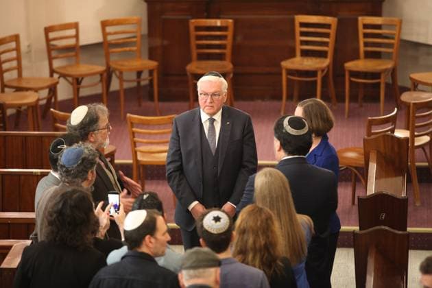 Berlin, Germany, 13 10 2023 Federal President Frank Walter Steinmeier visits the synagogue in Berlin Kreuzberg, Fraenkelufer 10 There he meets for talks with members of the Jewish community Copyright: xdtsxNachrichtenagenturx dts_24104