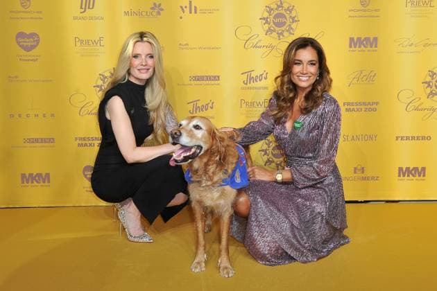 VITA Charity Gala Mirja du Mont and Jana Ina Zarrella on the occasion of the VITA Charity Gala VITA e V assistance dogs supported on 14 10 2023 at the Kurhaus Wiesbaden 20231014MWI104536