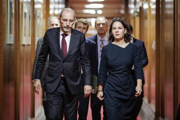 R L Annalena Baerbock, German Foreign Minister, meets Ayman Safadi, Minister of Foreign Affairs Jordan, for talks at the Foreign Office in Berlin, 16 10 2023 Berlin Germany Copyright: xJaninexSchmitz photothek.dex