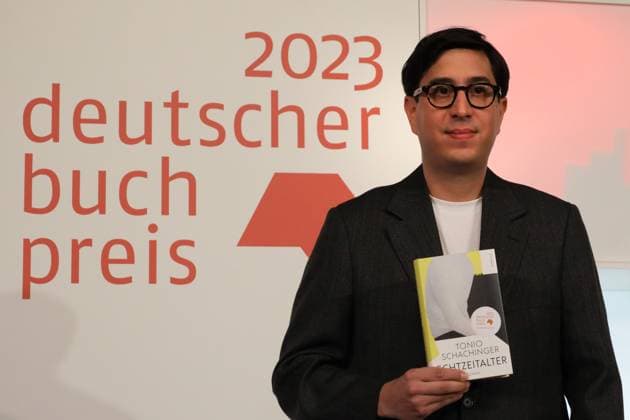 16 10 2023, Frankfurt, DEU Tonio Schachinger receives the German Book Prize 2023 for the novel Echtzeitalter The prize honors the best German-language novel of the past year