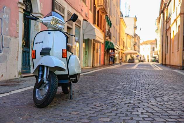 Rovigo, Italy 29 july 2022: Scooter Vespa parked on old street in Rome, Italy Rovigo, Italy 29 july 2022: Scooter Vespa parked on old street in Rome, Italy Rovigo, Italy 29 july 2022: Scooter Vespa parked on old street in Rome, Italy Copyright: xFilippoxCarlotx EDITT (4453)