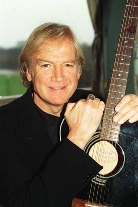 JUSTIN HAYWARD British Pop Singer (Member of the pop group The Moody Blues ) Seen at the launch of his new solo album The View From The Hill . Bandphoto Agency Photo B21 012712 B-02 19.02.1997 JUSTIN HAYWARD British Pop Singer (Member of the pop group The Moody Blues ) Seen at the launch of his new solo album The View From The Hill . Bandphoto Agency Photo B21 012712 B-02 19.02.1997, Credit: Band Photo uppa.co.uk Avalon United Kingdom  Copyright: x xBandxPhotox xuppa.co.ukx xAvalonx 0504814871