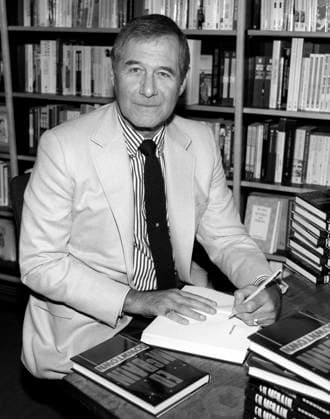 Ed McBain Ed McBain, american author, aged 63, signing his book Downtown. Date: 19.09.1989., Credit:Photoshot Avalon United States  Copyright: xPhotoshotx xAvalonx 0505675404