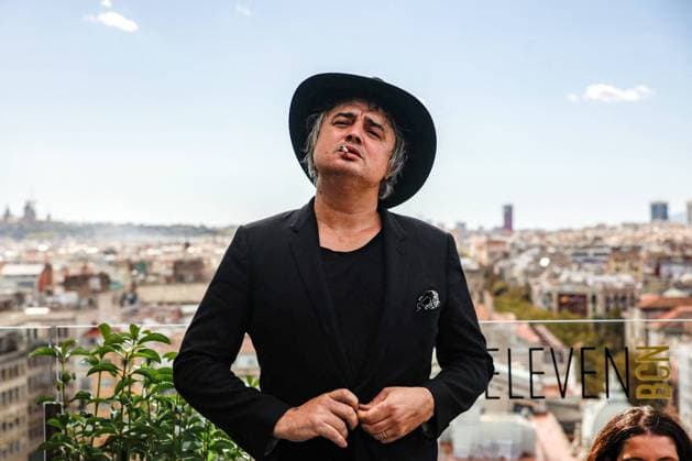 Bilder des Jahres 2023, Entertainment 10 Oktober Entertainment Themen der Woche KW43 Entertainment Bilder des Tages Pete Doherty Presents The Documentary About His Life - Barcelona Musician Pete Doherty poses during the presentation of the documentary Peter Doherty: Stranger in my own Skin at the In-Edit Festival at the Calderon Hotel in Barcelona, Oct. 28, 2023, in Barcelona, Catalonia, Spain. The documentary is about the life of British rock singer Peter Doherty and his struggle with hard drug addiction. Director and keyboardist Katia deVidas, who is also Peter Doherty s wife, filmed the artist over a 10-year period. Now, that raw, intimate footage is the source of the 90-minute film that documents the descent into hell of the singer and lyricist of the well-known British punk rock band, The Libertines, just when his popularity was at its peak. Photo Copyright: xEuropaxPress ABACAx 873654_010 EuropaxPress ABACAx 873654_010