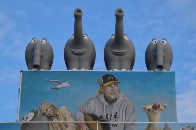 Global Gate at the Cruise Center in Hamburg Altona The work of art has been hung with pictures of Otto Waalkes Above enthroned four Ottifanten