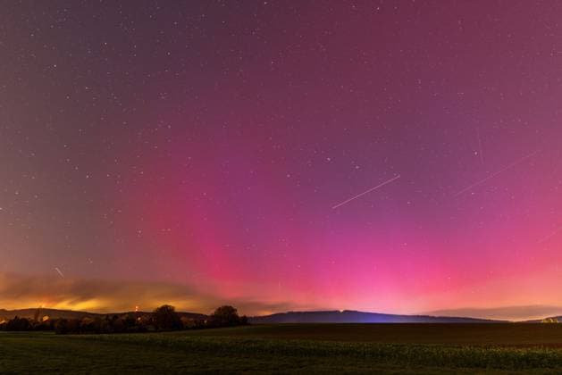 Northern lights in Hesse Northern lights can be seen in the evening in the sky north of Oberursel over the Taunus main ridge , Oberursel Hesse Germany