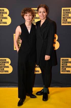 Luna Jordan and Anna Roller at the award ceremony of the 37 Braunschweig International Film Festival at the Staatstheater Braunschweig Braunschweig, 11 11 2023 Foto:xC.xNiehausx xFuturexImagex biff_3117