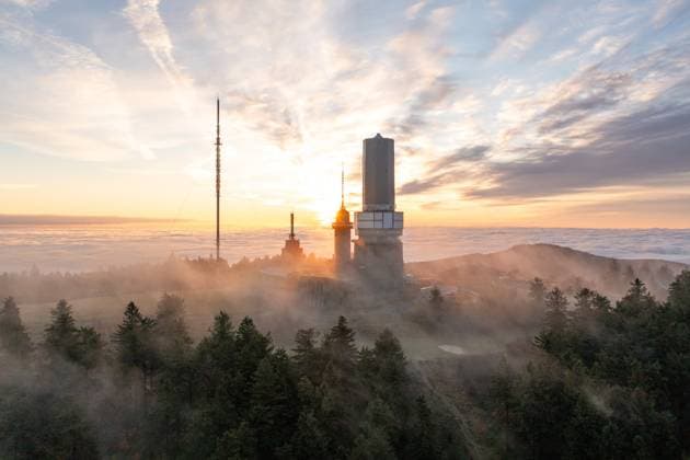 Morning fog in the Taunus The high altitudes around the Großer Feldberg rise out of the fog at sunrise Changeable weather with rain and wind is also forecast for the coming week , Schmitten Hessen Germany