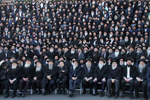 Bilder des Jahres 2023, News 11 November News Themen der Woche KW45 News Bilder des Tages November 12, 2023, New York, New York, USA: Brooklyn New York. . November 12 , 6,500 Chabad-Lubavitch Hasidic rabbinic emissaries from more than 100 countries and territories posed for their annual group photo outside Chabad-Lubavitch Worldwide HQ †770 Eastern Parkway, Crown Heights, Brooklyn, N.Y..The rabbis came from as far away as Tasmania and Rwanda, gathering in New Yorkâ€where Chabad is based.Pose for Iconic Photo,.Part of Intâ€⠢l Chabad-Lubavitch Conference Amid Israel .War and Global Spike in Antisemitism New York USA - ZUMAct2_ 20231112_faf_ct2_069 Copyright: xBrucexCotlerx
