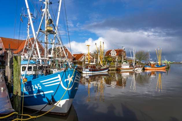 Cutter harbor Neuharlingersiel, shrimp cutter, East Frisia, Lower Saxony, Germany Cutter harbor Neuharlingersiel