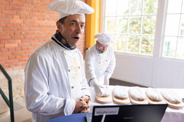 Stollen inspectors award quality seal for Dresden Christmas Stollen Around 100 bakeries and confectioners from Dresden and the surrounding area have to undergo a stollen inspection every year According t