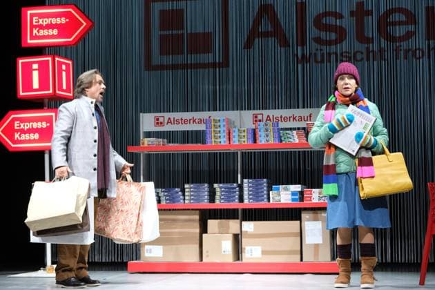 Sebastian Goder and Janina Hartwig star in the play Mein Name ist Erling at the Komödie Winterhuder Fährhaus Hamburg, photo rehearsal on 15 11 2023, a romantic comedy set at Christmas time about missed opportunities, family and the love of our lives