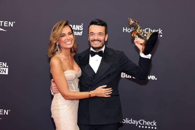 Bambi Awards 2023 in Munich Giovanni Zarrella winner in the Entertainment category is delighted with his wife Jana Ina about winning the Bambi Awards 2023 on 16 11 2023 at the Bavaria Filmstudios Munich Bavaria, Germany