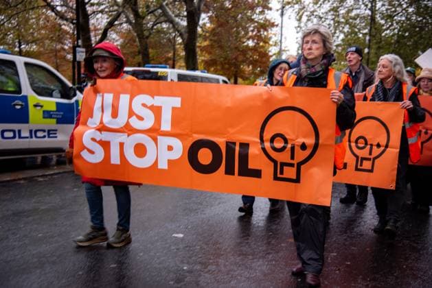November 18, 2023, London, United Kingdom: A group of protestors hold banners during the demonstration. JUST STOP OIL organisers come together to demand an end to new oil and gas. They state that, The government is waging war on its people, and are fighting back. They re imprisoning peaceful protestors, protecting the real criminals, and licensing more than 100 new oil and gas projects. London United Kingdom - ZUMAs197 20231118_aaa_s197_027 Copyright: xLoredanaxSangiulianox