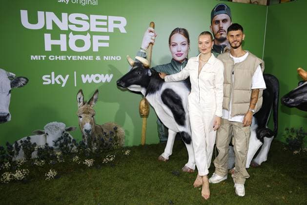 Cheyenne Ochsenknecht and her husband Nino Ochsenknecht Sifkovits at the photo session for the launch of the new Sky documentary series Soap Unser Hof with Cheyenne and Nino on 21 11 2023 in Berlin Cheyenne Ochsenknecht husband Nino present their own new Sky series Unser Hof in Berlin