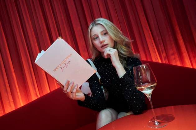 Opening of the Moët Chandon Bar Berlin at KaDeWe Berlin Trixi Giese at the opening of the Moët Chandon Bar Berlin at KaDeWe Berlin 22 11 2023 Copyright: xEventpressxSaschaxRadkex