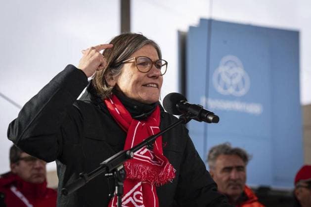 <p>Christiane Benner, 1. Vorsitzende der IG Metall auf der Protestkundgebung mit über 10.000 Teilnehmern unter dem Motto Brückenstrompreis jetzt! am Freitag, 24. November 2023 in Duisburg. Wegen der anhaltend hohen Strompreise drohen in den energieintensiven Industrien Stellenabbau und Verlagerungen. Duisburg NRW Duisburg Copyright: STEFANxAREND