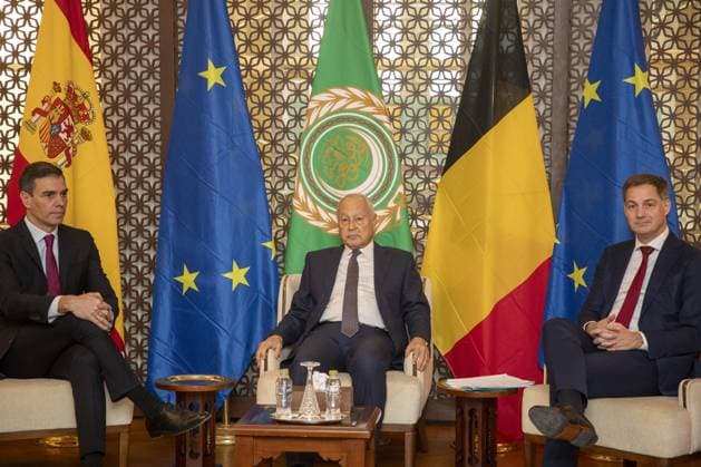 Spanish Prime Minister Pedro Sanchez and Arab League Secretary general Ahmed Aboul Gheit and Belgian Prime Minister Alexander De Croo pictured during a meeting at the Arab League headquarters, during a visit of both Belgian and Spanish Prime Ministers (incoming and outgoing presidency of Europe) to Egypt, in Cairo, Friday 24 November 2023. The two heads of government have visited Israel and Palestine yesterday, to hold talks with political leaders on the war in Gaza. In Egypt, Sanchez and De Croo will meet the Egyptian president and visit the border crossing to the Gaza strip in Rafah. - SPAIN OUT -  NICOLASxMAETERLINCK 80738413
