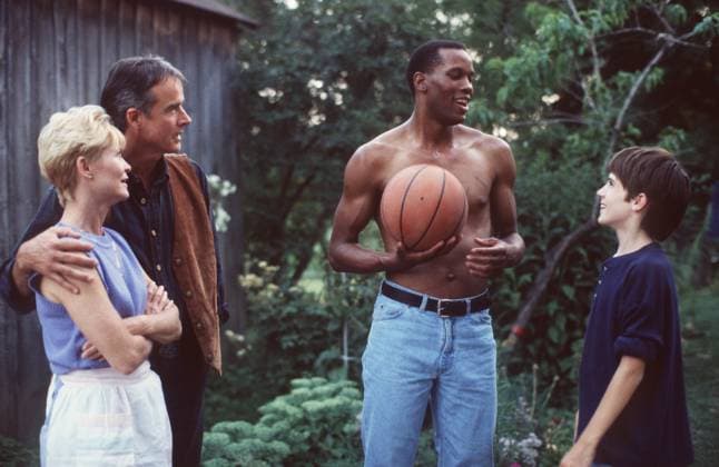 DEE WALLACE STONE, JOHN TERRY, DWAYNE ADWAY, MICHAEL CALOZ in Bad As I Wanna Be: The Dennis Rodman Story. ABC (1 6 97)--BAD AS I WANNA BE: THE DENNIS RODMAN STORY--The private Dennis Rodman behind the very public, flamboyant NBA superstar is revealed in the ABC telefilm, Bad As I Wanna Be: The Dennis Rodman Story, airing Sunday, February 1 (9:00 - 11:00 p.m., ET) on the ABC Television Network. Based on the book by Dennis Rodman with Tim Keown, the film is introduced by Rodman himself, and he appears on camera throughout, commenting on the key events in his life. The movie stars newcomer Dwayne Adway ( Gun, Second Noah ) as Dennis Rodman. Pictured here (l to r): Dee Wallace Stone, John Terry, Dwayne Adway, Michael Caloz, Credit:JOHN M Copyright: xJOHNxMEDLANDx xAvalonx 0518632405