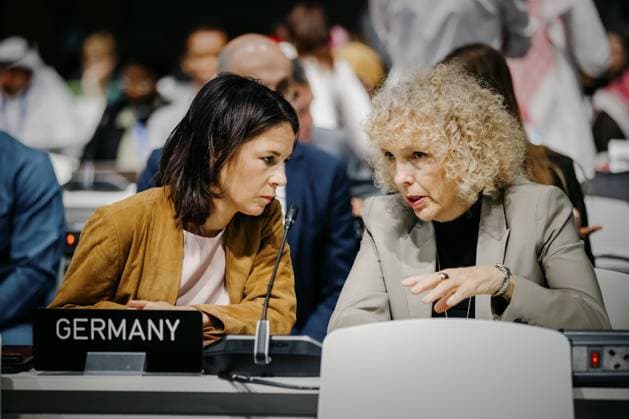 Annalena Baerbock Buendnis 90 Die Gruenen , Federal Foreign Minister, Jennifer Lee Morgan, Secretary of State and Special Envoy for International Climate Policy at the Federal Foreign Office, recorded in the plenary session of COP28 in Dubai, 08 12 2023 Dubai United Arab Emirates Copyright: xSebastianxRaux