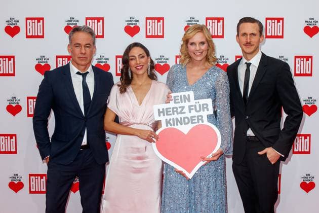 Donation gala Ein Herz für Kinder 2023 Marco Girnth, Amy Musul, Melanie Marschke and Johannes Hendrik Langer at Ein Herz für Kinder 2023 the donation gala at Studio Adlershof on 09 12 2023 in Berlin Copyright: xEventpressxKochanx