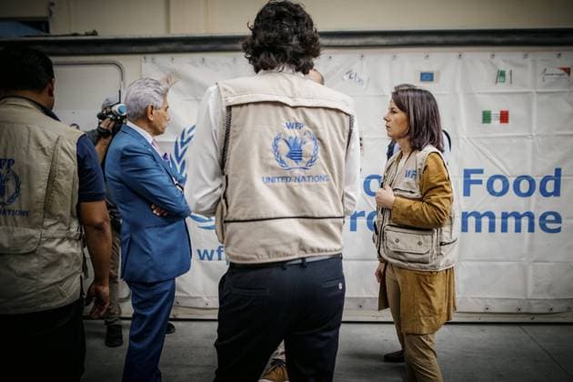 Annalena Baerbock Buendnis 90 Die Gruenen , Federal Foreign Minister, visits a UN World Food Program camp in Dubai as part of the COP28 visit to Dubai, 10 12 2023 Dubai United Arab Emirates Copyright: xSebastianxRaux