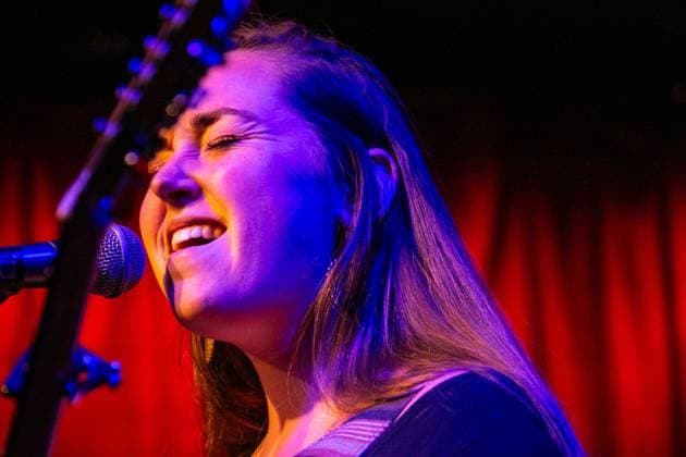 December 10, 2023, LOS ANGELES, CALIFORNIA, USA: Amanda On The Moon performs at All Things Must Pass A George Harrison Tribute hosted by Open Folk at The Hotel Cafe in Los Angeles, California onÃ¢â‚¬¹ December 10, 2023. LOS ANGELES USA - ZUMAw213 20231210_zep_w213_021 Copyright: xClutchxPocketsxWamblix