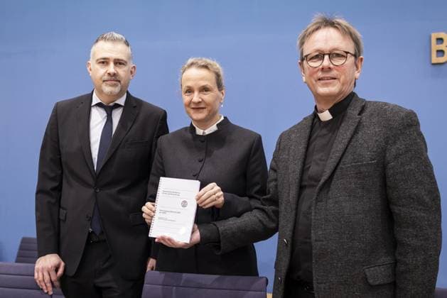 from left to right Dr Max Markus Mutschler, Chair of the Arms Exports Section of GKKE, Prelate Dr Anne Gidion, Evangelical Chair of GKKE, and Prelate Dr Karl Juesten, Catholic Chair of GKKE, Commissariat of the German Bishops, recorded during a federal press conference on the Arms Export Report 2023 of the Joint Conference Church and Copyright: xKiraxHofmannx