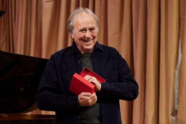 December 12, 2023, Madrid, Madrid, Spain: Spanish singer JOAN MANUEL SERRAT receives the SGAE s Medal of Honour at SGAE Madrid Spain - ZUMAc260 20231212_zep_c260_042 Copyright: xMikexChicorrox