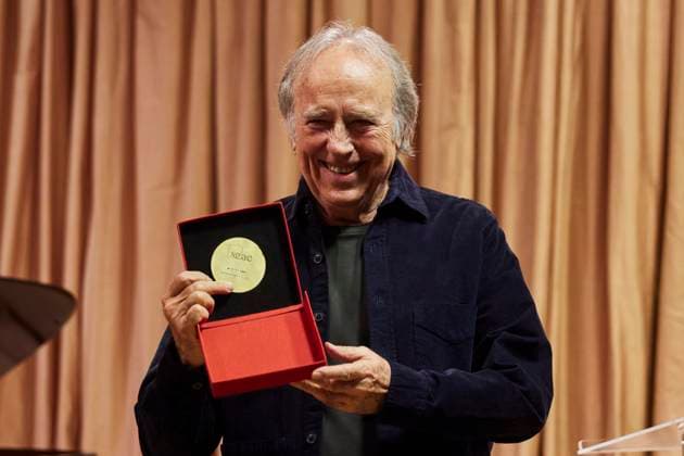 December 12, 2023, Madrid, Madrid, Spain: Spanish singer JOAN MANUEL SERRAT receives the SGAE s Medal of Honour at SGAE Madrid Spain - ZUMAc260 20231212_zep_c260_041 Copyright: xMikexChicorrox