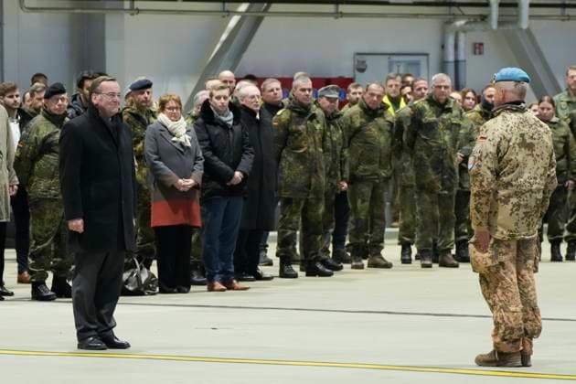 Arrival and return of Bundeswehr soldiers from Mali Defense Minister Boris Pistorius together with Commander Heiko Bohnsack at the arrival and return from the MINUSMA mission in Mali at the airbase in Wunstorf, Wunstdorf, 15 12 2023 Wunstorf Lower Saxony Germany