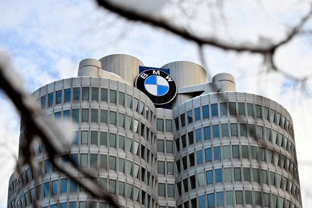 BMW logo on the BMW tower during the plant tour of Federal Chancellor Olaf Scholz SPD at the BMW Group plant in Munich Theme picture, symbolic picture Munich, 05 12 2023 Bavaria Germany Copyright: xDwixAnoraganingrumx
