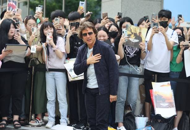 Hollywood star Tom Cruise in Seoul Hollywood star Tom Cruise in Seoul Hollywood star Tom Cruise greets fans upon arriving at Seoul Gimpo Business Aviation Center in Seoul on June 28, 2023. He came to Seoul ahead of the opening in South Korea of his latest movie, Mission: Impossible -- Dead Reckoning Part One, set for July 12. (Yonhap) 2023-06-29 12:09:30 < 1980-2023 YONHAPNEWS AGENCY. .> ¼­¿ïÆ¯º°½Ã EDITORIAL USE ONLY  Copyright: xx PYH2023062904980034400 YonhapxNewsx yonphotos220068