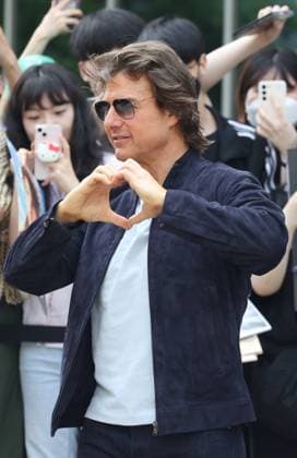 Hollywood star Tom Cruise in Seoul Hollywood star Tom Cruise in Seoul Hollywood star Tom Cruise poses for a photo upon arriving at Seoul Gimpo Business Aviation Center in Seoul on June 28, 2023. He came to Seoul ahead of the opening in South Korea of his latest movie, Mission: Impossible -- Dead Reckoning Part One, set for July 12. (Yonhap) 2023-06-29 12:09:46 < 1980-2023 YONHAPNEWS AGENCY. .> ¼¿ïƯº°½Ã EDITORIAL USE ONLY Copyright: xx PYH2023062904880034400 YonhapxNewsx yonphotos220075