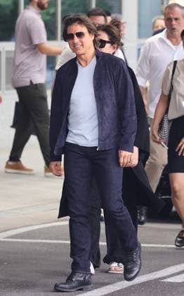 Hollywood star Tom Cruise in Seoul Hollywood star Tom Cruise in Seoul Hollywood star Tom Cruise greets his fans upon arriving at Seoul Gimpo Business Aviation Center in Seoul on June 28, 2023. He came to Seoul ahead of the opening in South Korea of his latest movie, Mission: Impossible -- Dead Reckoning Part One, set for July 12. (Yonhap) 2023-06-29 12:10:31 < 1980-2023 YONHAPNEWS AGENCY. .> ¼¿ïƯº°½Ã EDITORIAL USE ONLY Copyright: xx PYH2023062904550034400 YonhapxNewsx yonphotos220076