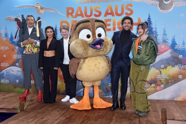 Jorge Gonzalez, Nazan Eckes, Julius Weckauf, Elyas M Barek, Nina Chuba at the German premiere of RAUS AUS DEM TEICH at the Zoo Palast in Berlin on 17 12 2023