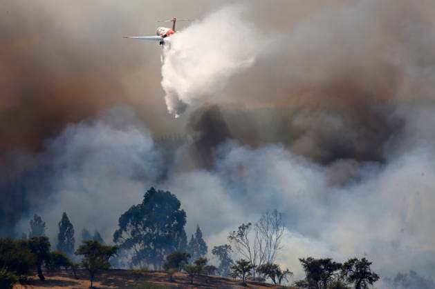 Ninhue north, February 11, 2023 Erickson Aero Tamker fights forest fire in Ninhue north Evacuating people from Ninhue Marcelo Hernandez Aton Chile , Ninhue Chile Aton 859618  Copyright: MARCELOxHERNANDEZ ATONxCHILE