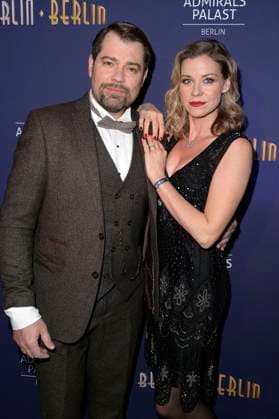 Daniel Fehlow and Jessica Ginkel at the Revue Berlin Berlin Die große Show der Goldenen 20er Jahre at the Admiralspalast Berlin, 21 12 2023 Foto:xF.xKernx xFuturexImagex berlin_berlin_3212