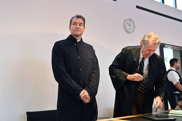 Jens Lehmann, with his defense lawyer RA Dr Christoph RUECKEL Criminal proceedings against Jens Lehmann for damage to property and trespassing before the Starnberg District Court on 22 12 2023