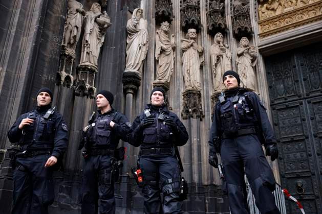Terror alert at Christmas Police have taken up positions around Cologne Cathedral A terror warning had previously been issued An Islamist terror cell belonging to the Afghan ISIS branch ISPK had planned attacks in Cologne Copyright: xChristophxHardtx