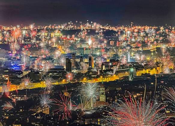 Stuttgart welcomes the New Year 2024 Fireworks over the city center 01 01 204 Stuttgart, Baden Württemberg, Germany, Europe