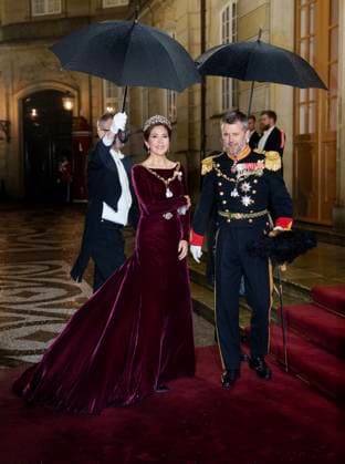 Denmark s future king and queen, Crown Prince Frederik and Crown Princess Mary arrives for the New Year s banquet at Amalienborg Castle, Copenhagen, Monday January 1, 2024 Queen Margrethe made most people amazed New Year s evening when, in what was to be her last New Year s speech, she announced that she was abdicating , Copenhagen Denmark  Copyright: KeldxNavntoft KeldxNavntoftx spdk20240101-202056-L