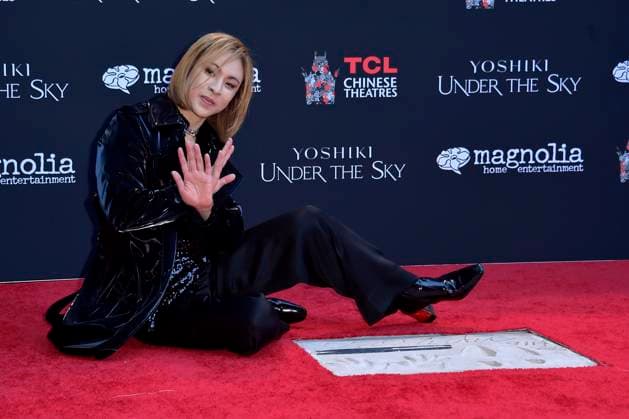 Yoshiki Hayashi at the unveiling of his hand and footprints in concrete at the TCL Chinese Theatre Hollywood Los Angeles, 09 01 2024 Foto:xD.xStarbuckx xFuturexImagex yoshiki_4120
