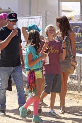 Supermodel Cindy Crawford spends the day with her family at the Malibu Chili Cook-off 83275, LOS ANGELES, CALIFORNIA - Sunday September 2, 2012. Supermodel Cindy Crawford spends the day with her family at the Malibu Chili Cook-off. The 46 year old enjoyed an ice cream alongside husband Rande Gerber, and kids Kaia and Presley. , Credit:PacificCoastNews.com Avalon USA, Los Angeles  Copyright: xPacificCoastNews.comx xAvalonx 0527762265